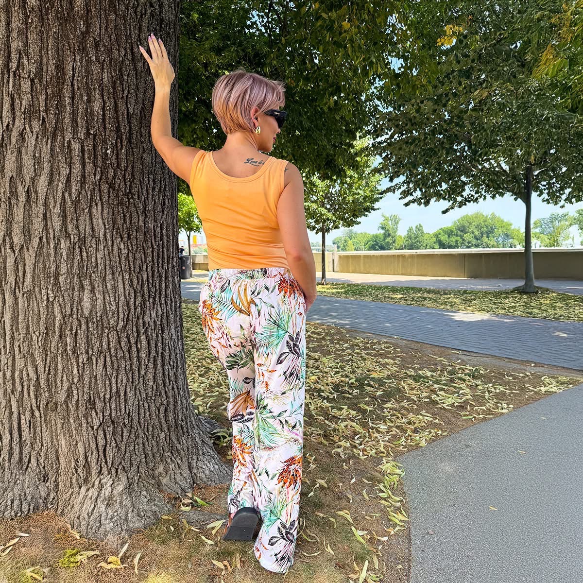 Livello levél mintás derékban gumis bőszárú nadrág - Image 5