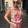 Livello Pink mintás,ujjatlan, galléros, gombos megkötős blúz