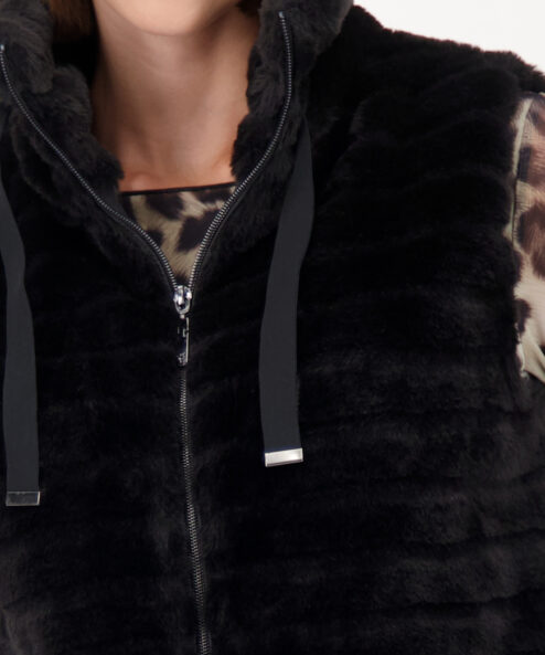 Alternative view of Monari fekete szőrme mellény