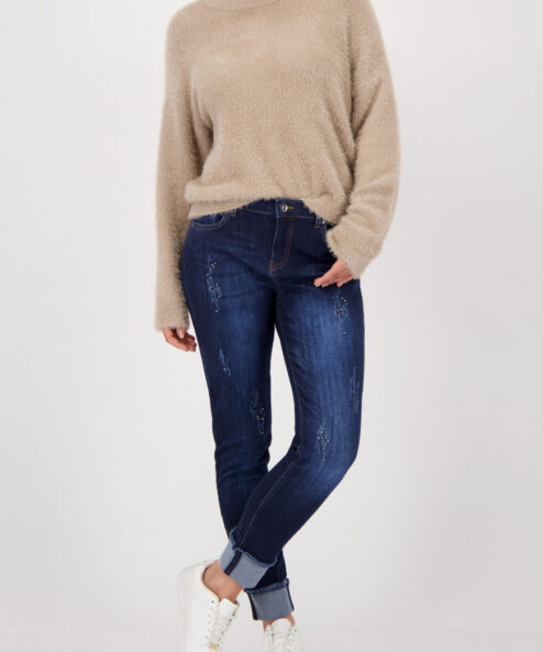 A Monari koptatott farmer díszes gyöngyökkel alternatív nézete