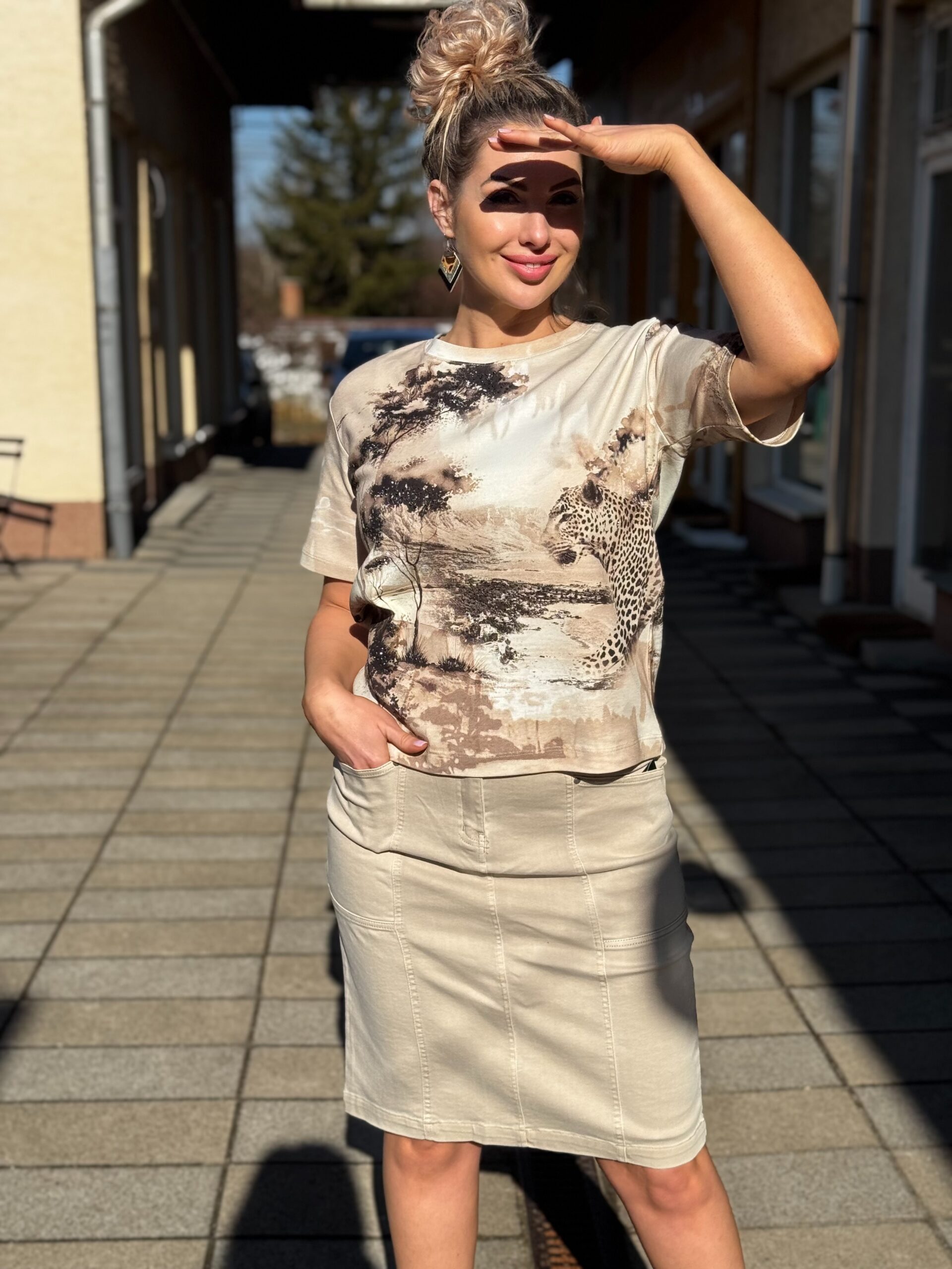 Monari Szavanna mintás poló - barna, 2. kép | MyBerill Boutique
