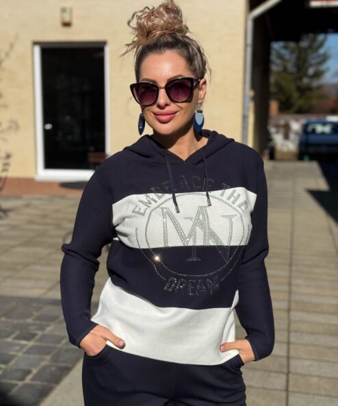 A Monari dekoratív pulóver strasszos emblémával alternatív nézete