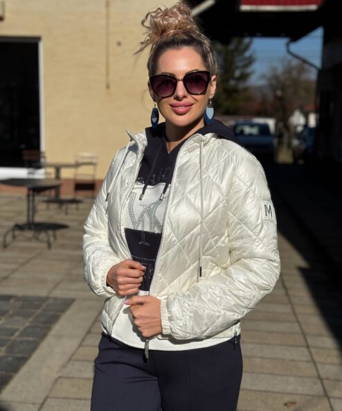 A Monari steppelt kabát álló gallérral alternatív nézete