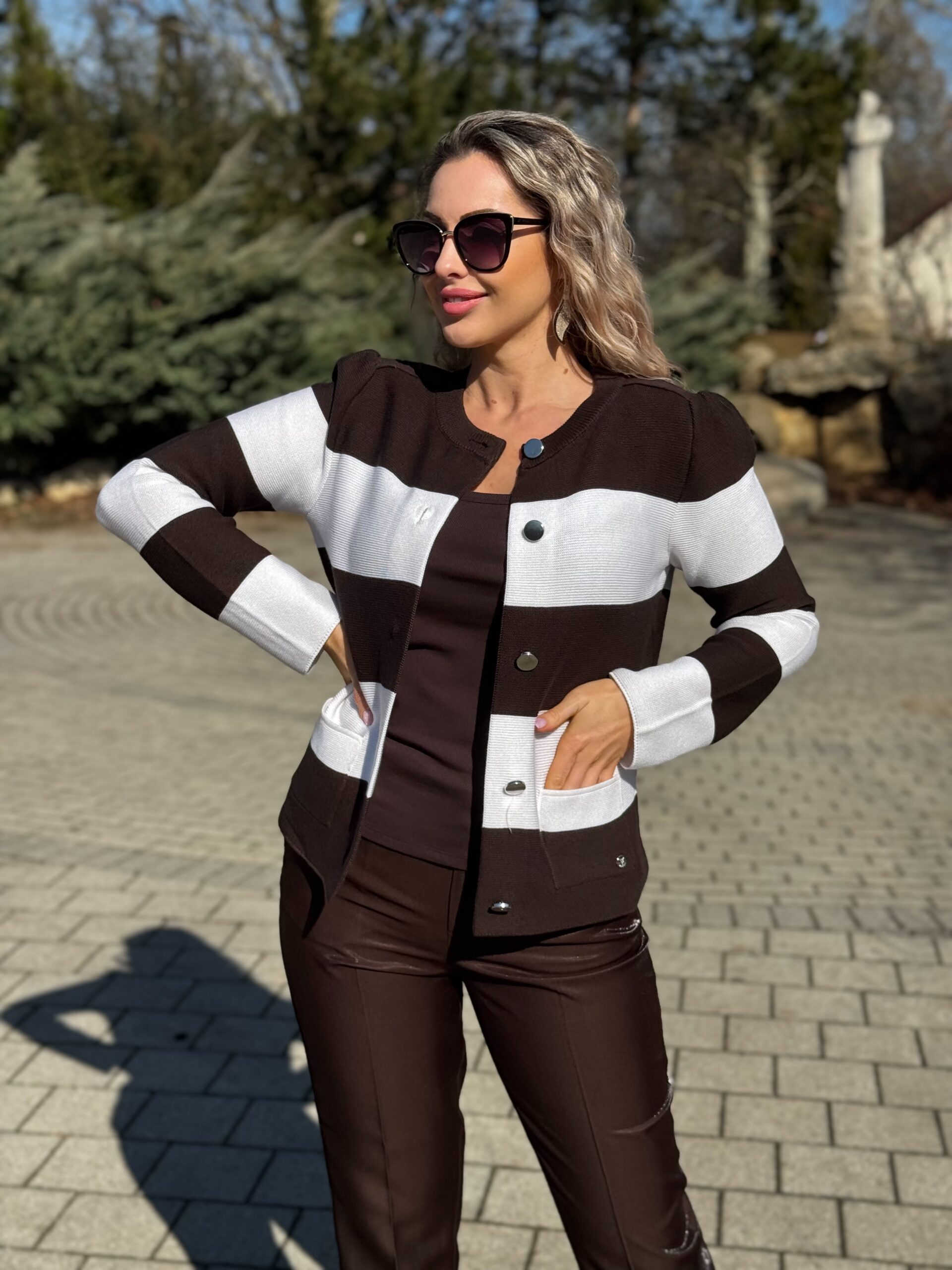 Monari dekoratív gombos kardigán - barna, 4. kép | MyBerill Boutique
