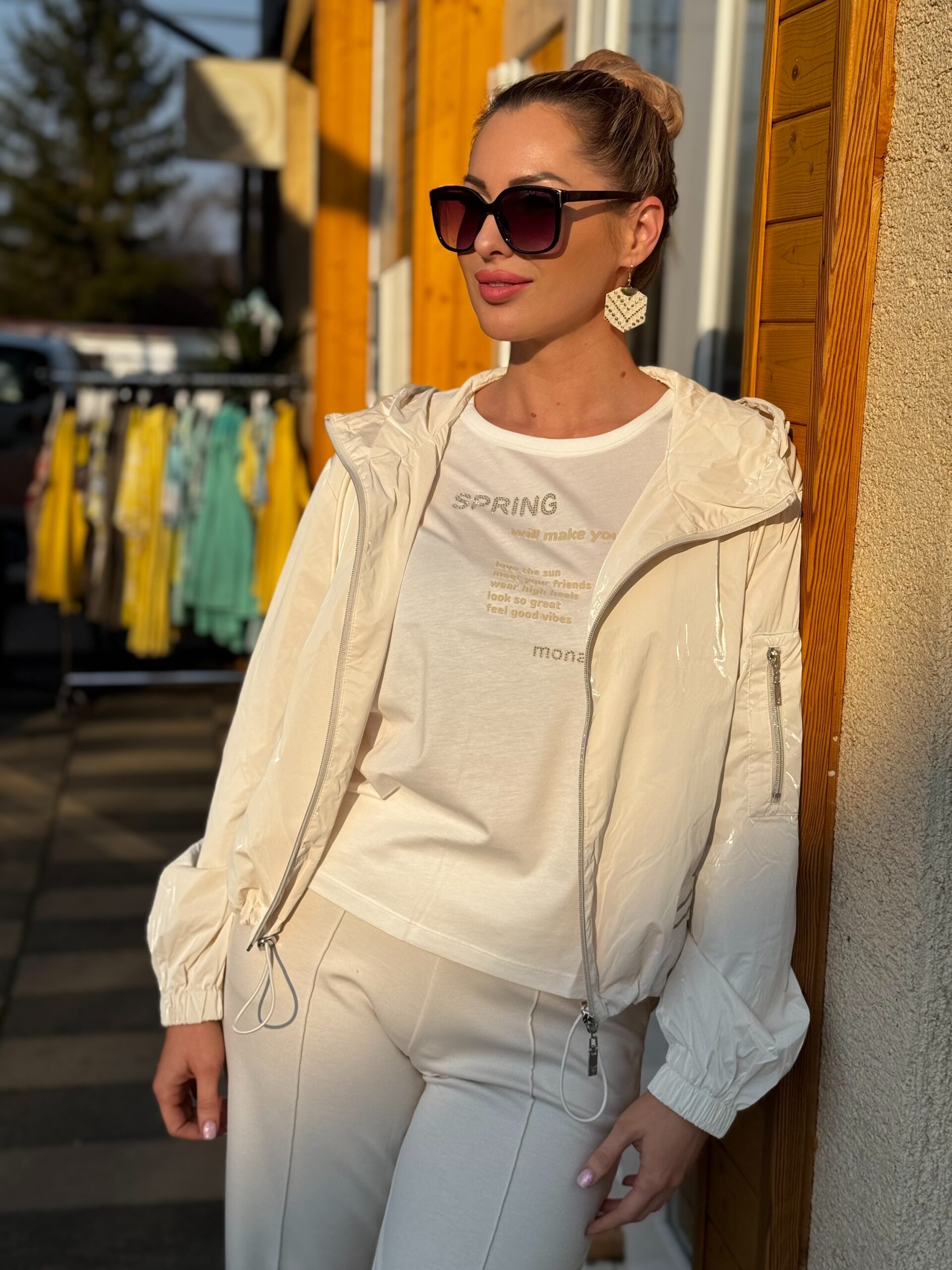 Monari feliratos rövidujjú felső - barna, 4. kép | MyBerill Boutique
