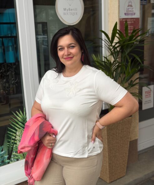 A Monari 3D virágos póló fehér alternatív nézete