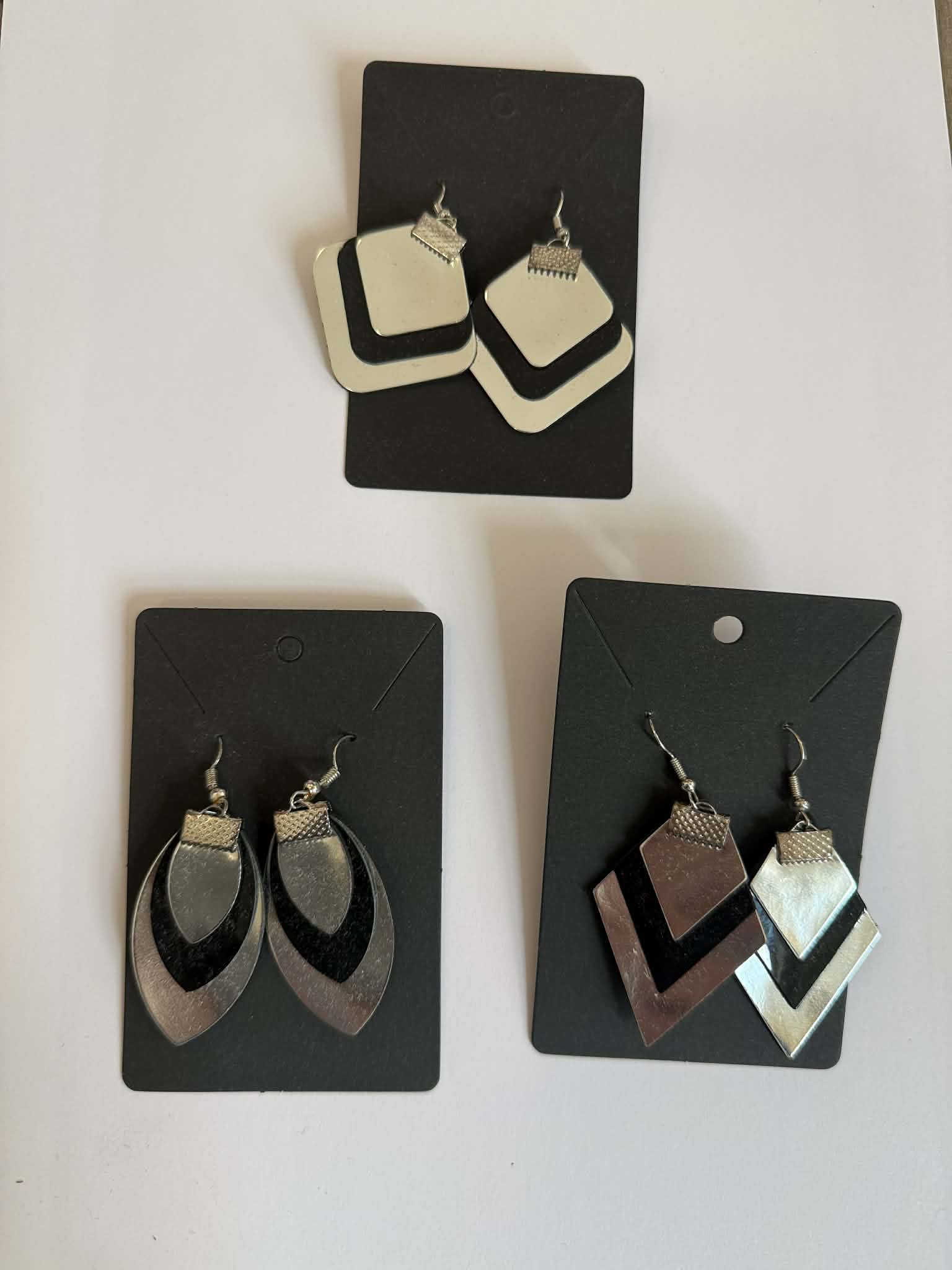 LEYA bőr kézműves fülbevaló monocrome - fekete | MyBerill Boutique