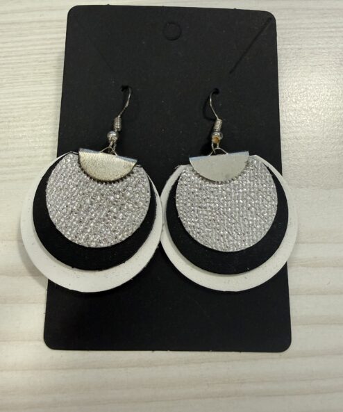 A LEYA bőr kézműves fülbevaló kerek trio alternatív nézete