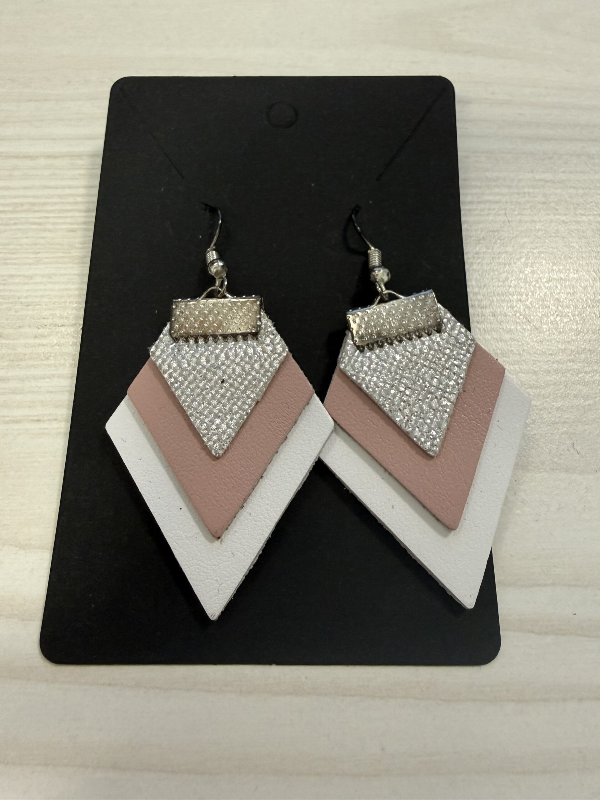 LEYA bőr kézműves fülbevaló négyszög trio - arany, 8. kép | MyBerill Boutique