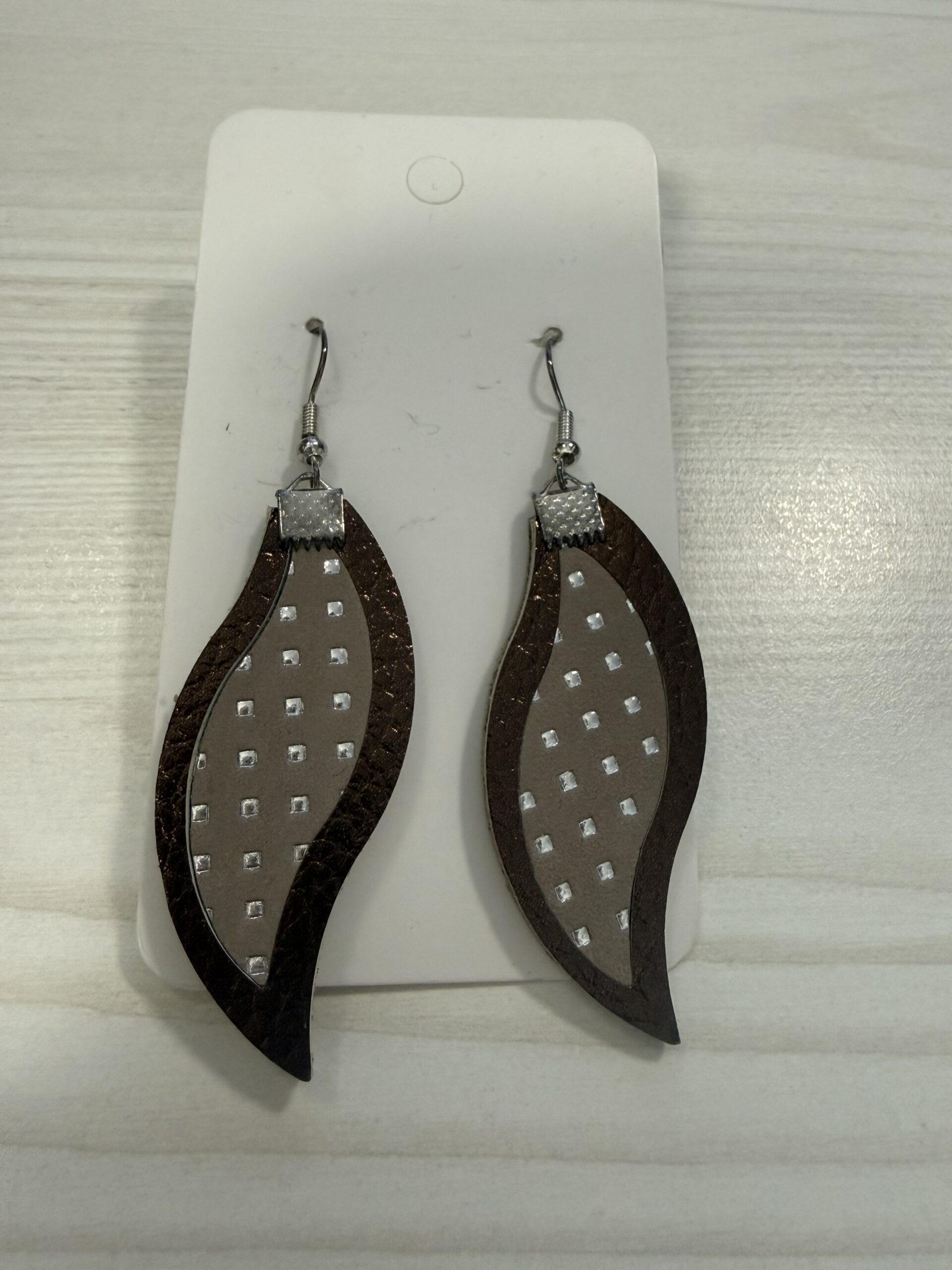 LEYA bőr kézműves fülbevaló hullám duo - arany, 8. kép | MyBerill Boutique