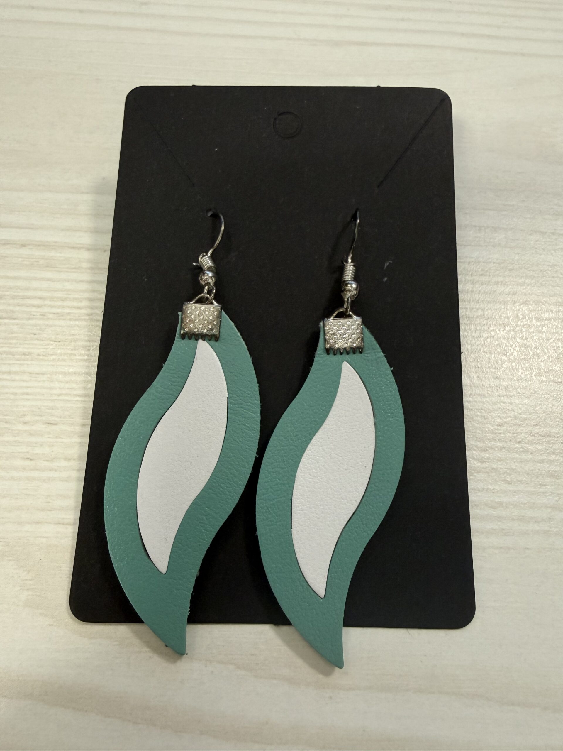LEYA bőr kézműves fülbevaló hullám duo - arany, 10. kép | MyBerill Boutique
