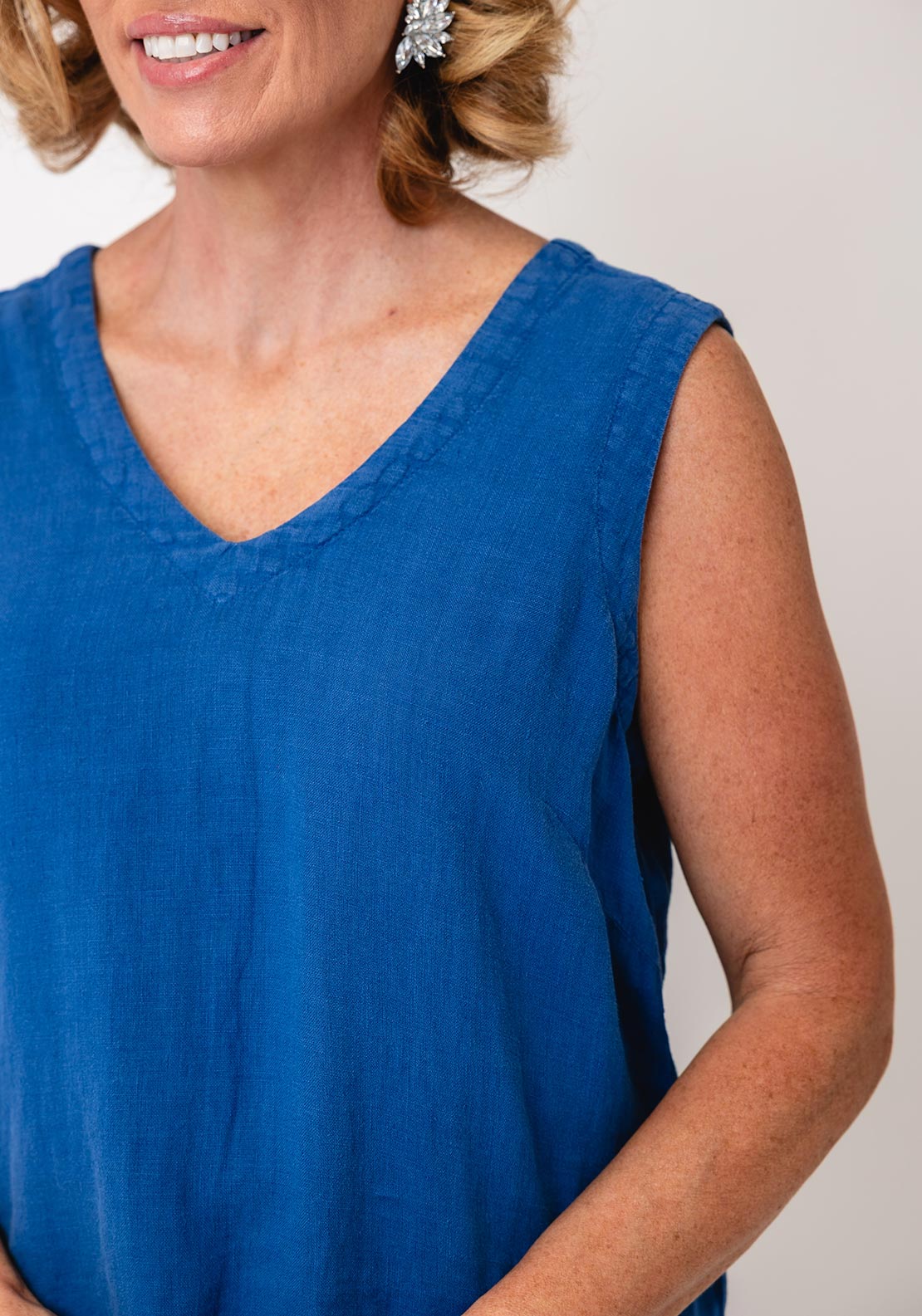 Dolcezza lenvászon V nyakú ujjatlan felső indigo - Blúz, 2. kép | MyBerill Boutique
