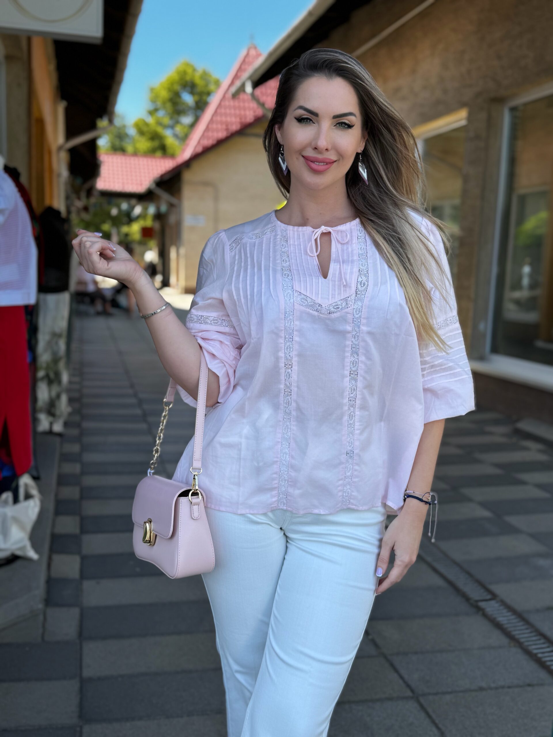 Monari Blúz csipkebetétekkel - 3/4-es ujjú, 2. kép | MyBerill Boutique